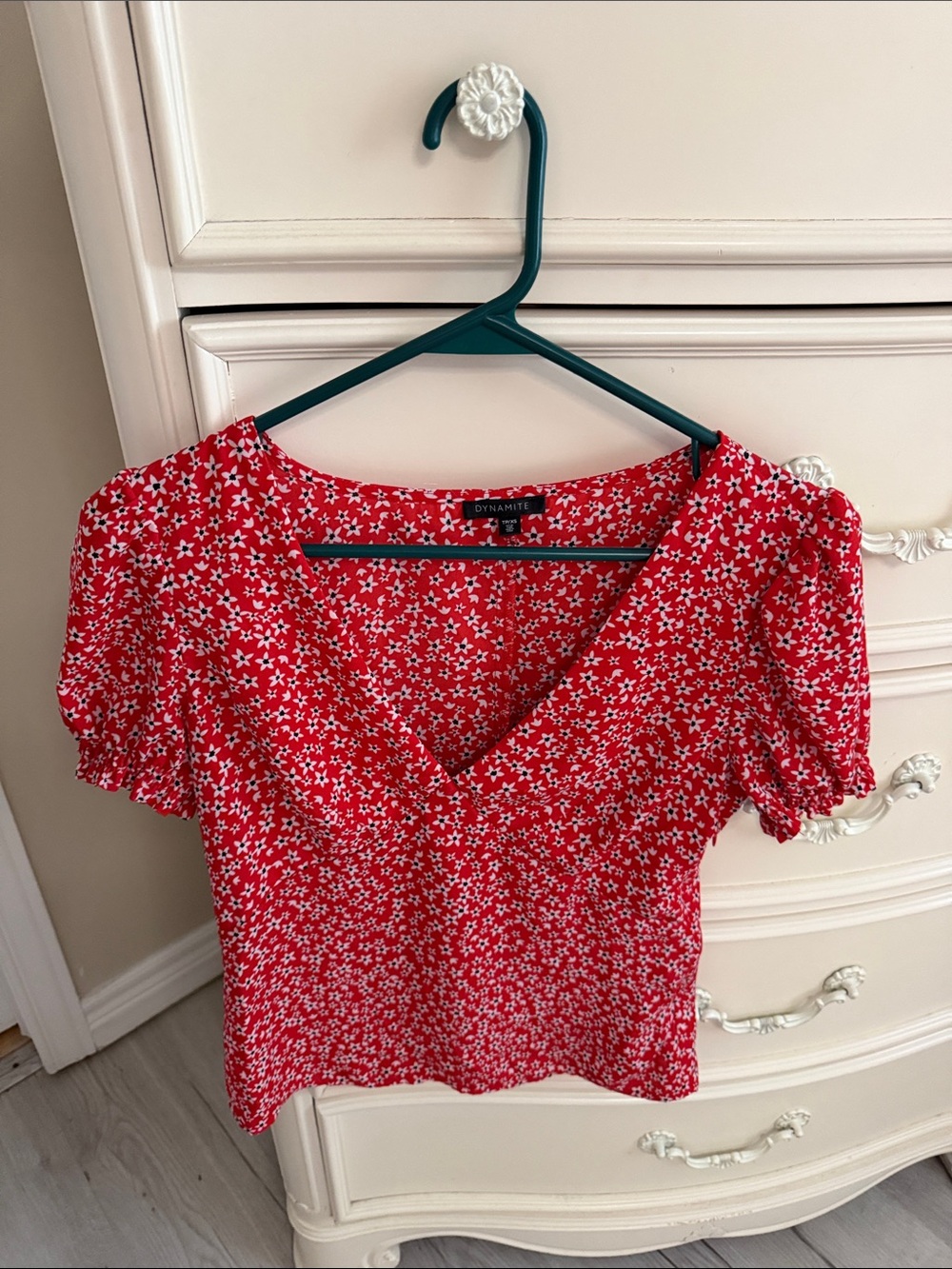 Dynamite Red Daisy Print V-Neck Puff Sleeve Blouse